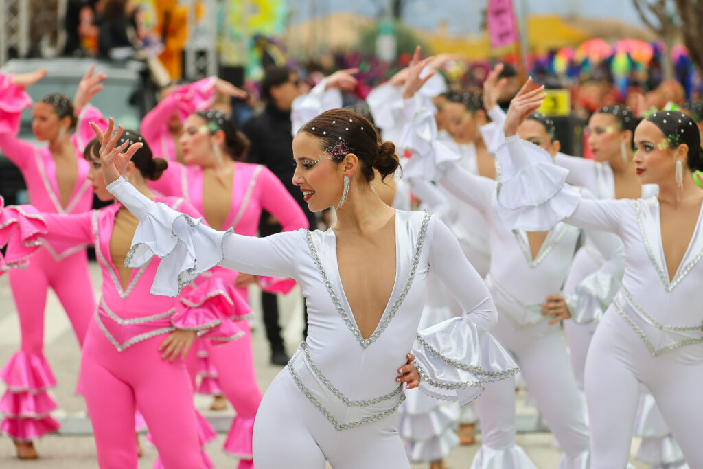 Actuación del grupo ABBA de FAMA en el desfile